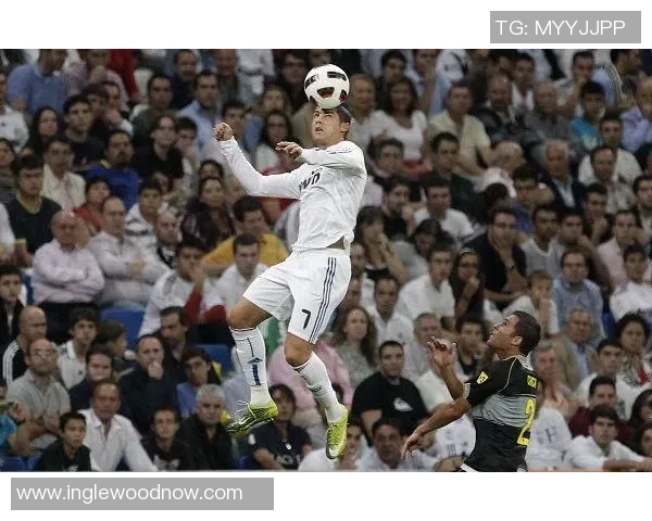 足球明星停球绝技揭秘：如何在比赛中轻松掌控球权与节奏