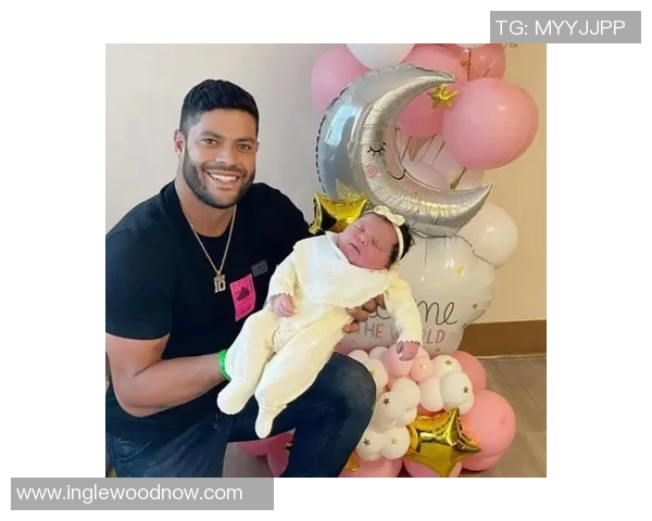 足球明星早年当爸的故事与成长历程揭秘，如何平衡家庭与职业生涯