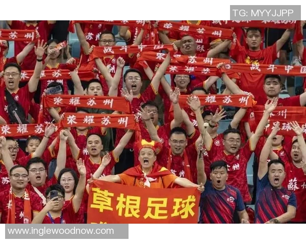 足球明星比耶在赛场上激情庆祝引发球迷热烈反响与媒体广泛关注