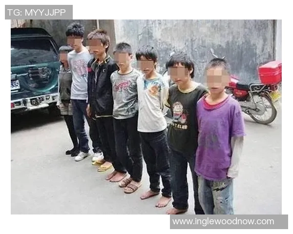 足球明星父亲在街头遭遇抢劫事件引发社会广泛关注与讨论