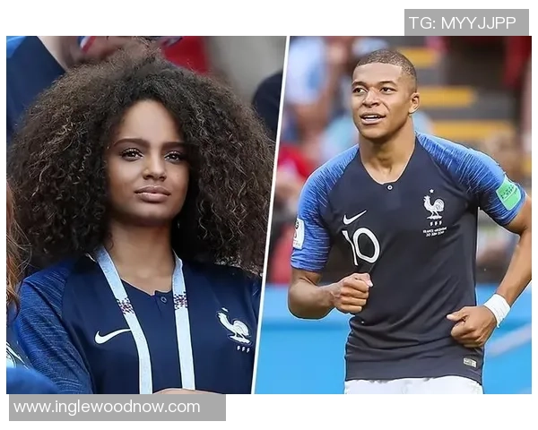 足球明星风采尽显的独特衣架子图片展示与解析